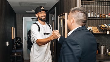 Olivier Giroud lands in Los Angeles ahead of LAFC debut